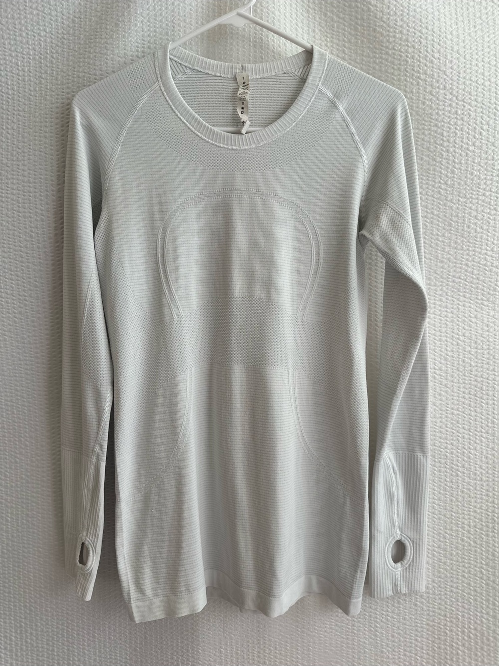 LULULEMON Swiftly Tech Long Sleeve Light Gray Running Shirt Thumbholes Size 8